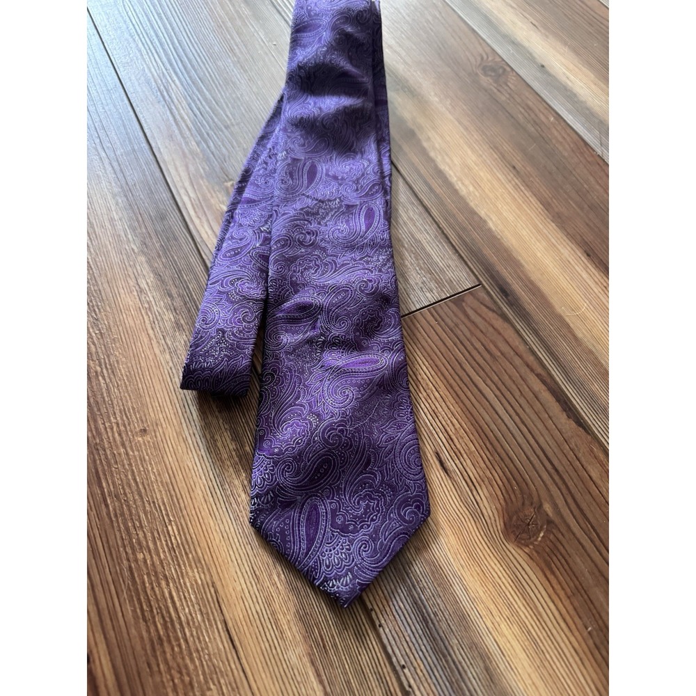 Men's Brooks Brothers 100% Silk Tie Purple Paisley Made In USA